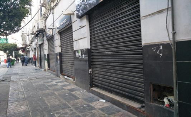 تنظيم إضراب عام و مسيرات شعبية مطالبة برحيل النظام و إطلاق سراح المعتقلين بتيزي وزو