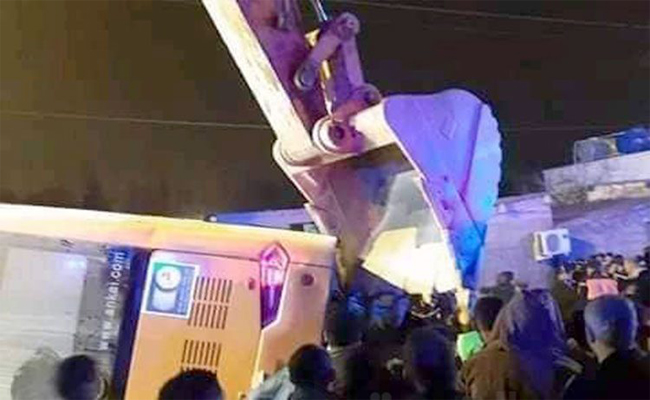 اصطدام حافلة لنقل الطلبة بسيارة بالبليدة يخلف 3 قتلى و جرحى