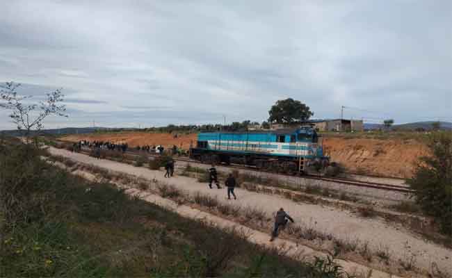 مقتل شقيقين في حادث اصطدام سيارتهما بقطار بسكيكدة