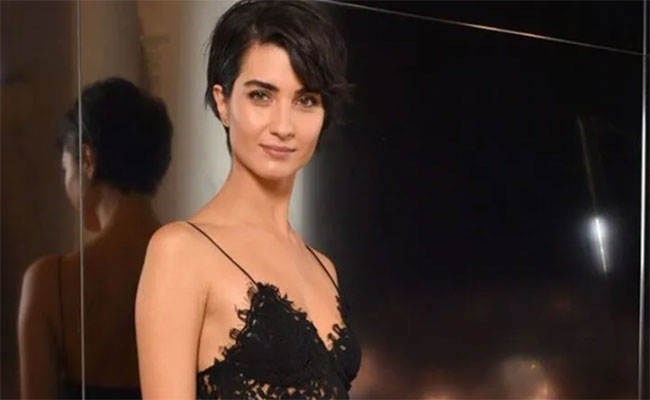 توبا بويوكستون تقتحم الغناء ب”بفضلكم”على قناتها الخاصة…