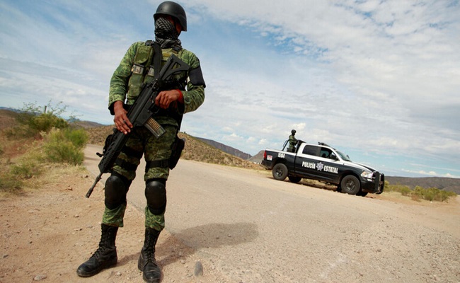 مقتل 14 شخصا في اشتباكات بين الشرطة وتجار المخدرات في المكسيك...