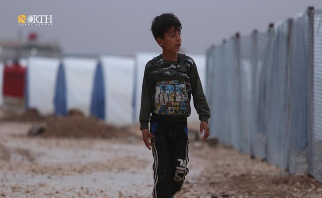 نزوح مئات الألاف من المدنيين هربا من قصف مليشيات بشار