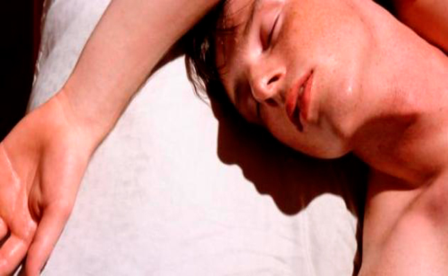 ما الذي يسبب التعرق الليلي الشديد؟…