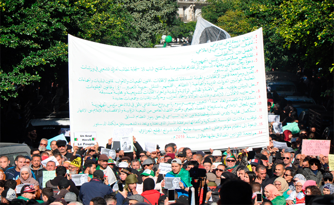 الحراك الشعبي : الطلبة في الثلاثاء الـ47 يتشبتون بالتغيير و يقترحون 14 حلا