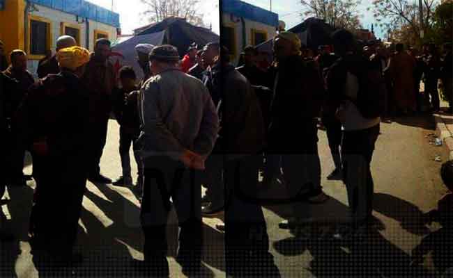 ساكنة بلدية ملاكو  بتيارات يحتجون للمطالبة بالتنمية