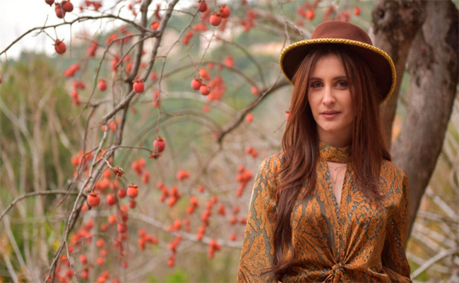 كنزة مرسلي تغني “كانت باينة” تحت سماء بيروت الشتوية…