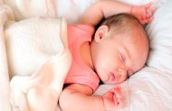 كيف يمكن مساعدة الطفل الرضيع على النوم بسرعة...؟
