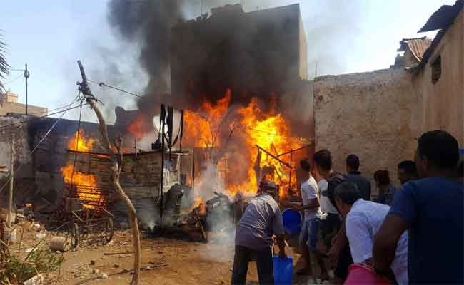 النيران تشتعل في حي قصديري بتيبازة