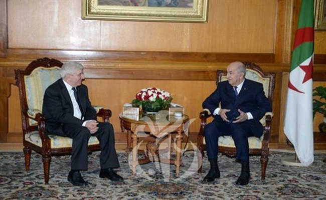 تبون يقرر إنشاء لجنة خبراء مكلفة بصياغة مقترحات لمراجعة الدستور