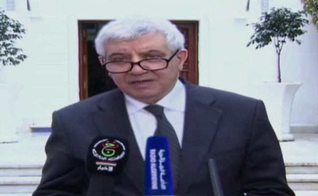 تكليف أحمد لعرابة برئاسة لجنة خبراء مكلفة بصياغة مقترحات لمراجعة الدستور