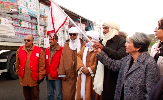 الهلال الأحمر الجزائري يوزع مساعدات إنسانية على أزيد من 300 عائلة معوزة بتين زواتين بتمنراست