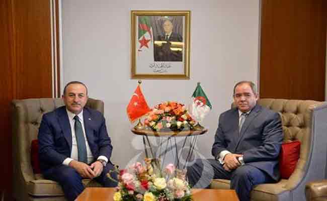 وزير الخارجية بوقدوم يجري محادثات مع نظيره التركي