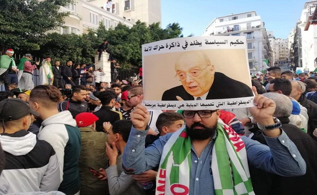 عصابة الجنرالات تواصل التعتيم والشعب يواصل الحراك