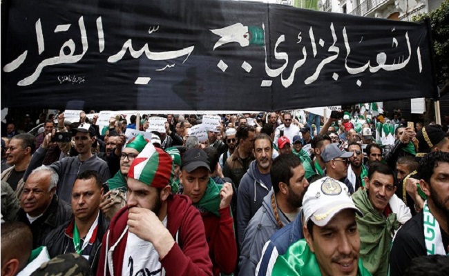 نظام الجنرالات يريد تغطية شمس المظاهرات بغربال الصراع الليبي