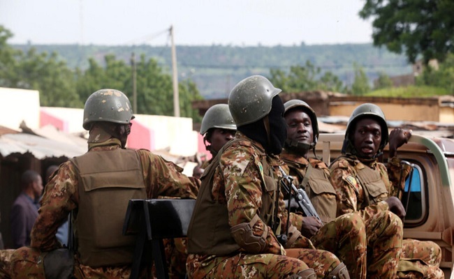 مقتل 19 عسكريا بهجوم إرهابي وسط مالي