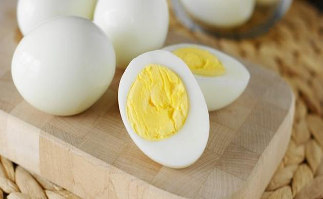 كيف يمكن أن يفيدكم تناول البيض صباحاً...؟