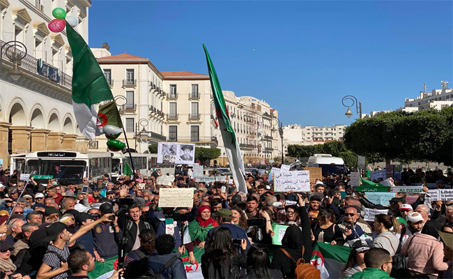 الحراك الشعبي : الطلبة يواصلون مسيراتهم للثلاثاء الـ51 على التوالي متشبتين بروح التغيير