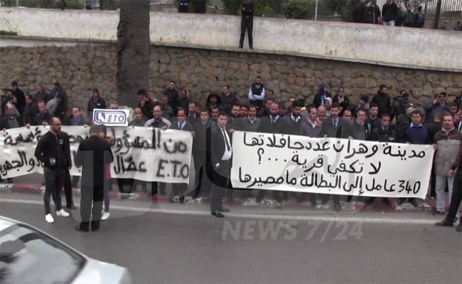 أزيد من 320 عاملا يحتجون بعد انتهاء العقد المبرم بين المؤسسة العمومية والمتعامل طحكوت بوهران