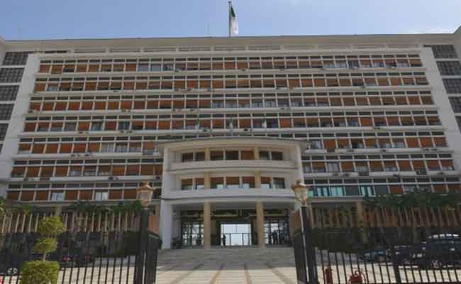 جراد يترأس اجتماعا للحكومة لإعداد و إثراء مخطط عمل الحكومة