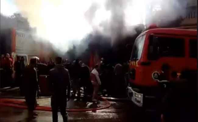 النيران تلتهم مخزنا لبيع قطع غيار السيارات بالقبة بالعاصمة