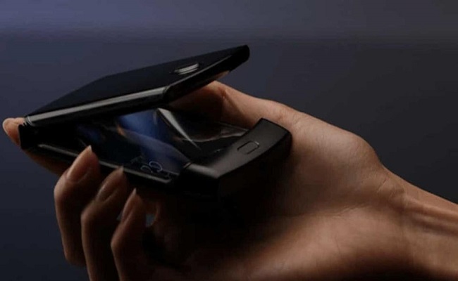 موتورولا يخسر في معركة الهواتف الذكية القابلة للطي…