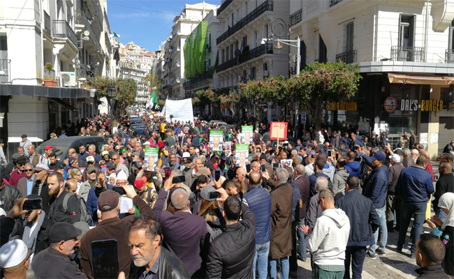 الحراك الطلابي في الثلاثاء الـ54 : إصرار على التغيير و تشبت بمطلب دولة مدنية