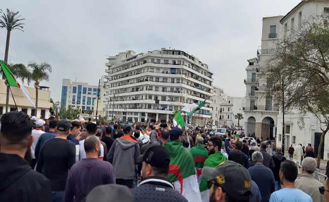الحراك في جمعته الـ56 : إصرار على الخروج في مسيرات سلمية للمطالبة بالتغيير وسط تحدي لكورونا