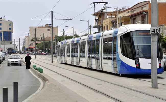شركة “سيتال” تطهر آليا عربات الترامواي لمكافحة كورونا