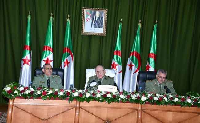 تنصيب اللواء عمار اعثامنية قائدا جديدا للقوات البرية