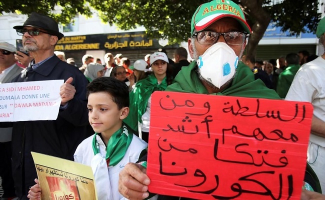 الدينار أكثر المتضررين من كورونا والحكومة تدعو الجزائريين إلى ابتعاد عن المظاهرات