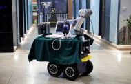 روبوت يساعد في إنقاذ أرواح العاملين في الصحة...