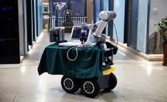 روبوت يساعد في إنقاذ أرواح العاملين في الصحة...