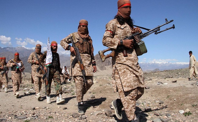 طالبان تنتقم وتشن عشرات الهجمات على قواعد للجيش الأفغاني