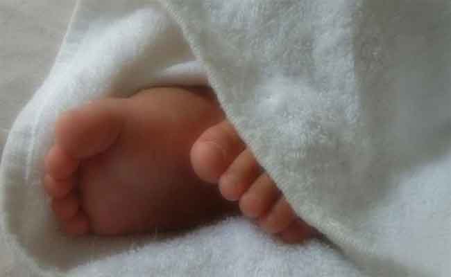 نجاة رضيعة بأعجوبة من موت محقق بعد سقوطها من الطابق الثالث بالبويرة