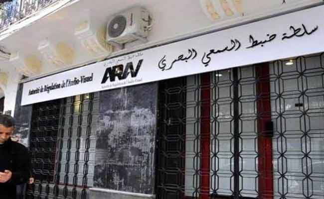 سلطة ضبط السمعي البصري تدعو إلى احترام أخلاقيات المهنة وقواعدها القانونية