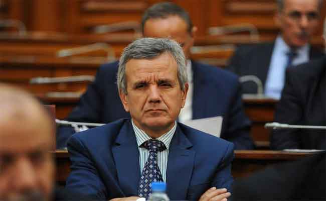 وزير الصحة يدعو “كل مواطن الى اعتبار نفسه حاملا محتملا للفيروس”