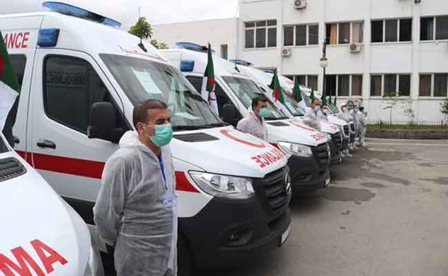 وزارة البيئة تقوم بتزويد عدة ولايات بوسائل طبية و تقدم مساعدات غذائية