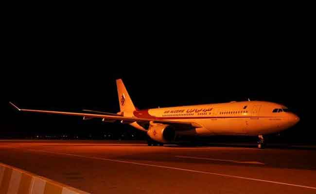 عودة مسافرين جزائريين كانوا عالقين في فرنسا إلى أرض الوطن