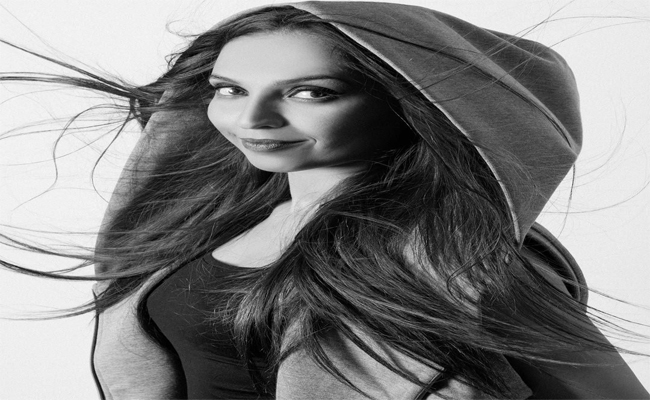 نجوم القارة السمراء يحييون”يوم افريقيا” مباشرة على الانترنيت…