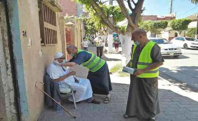 شروع ولاية تيبازة في توزيع مائة ألف كمامة على المواطنين لمكافحة انتشار كورونا