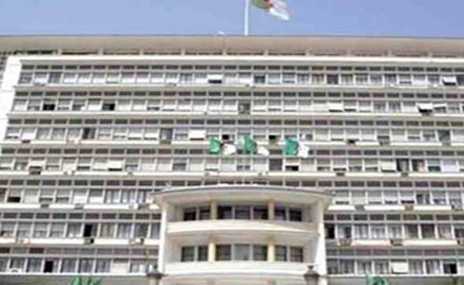 الحكومة تقرر إجبار المواطنين على وضع الكمامات اعتبارا من أول أيام عيد الفطر المبارك