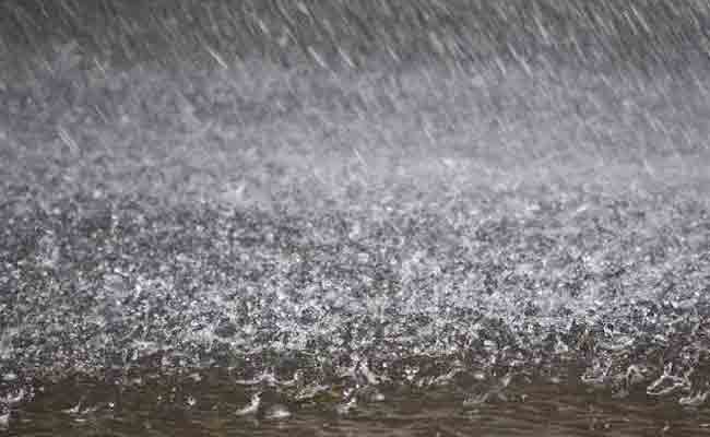 الأمطار تتسبب في انهيار سكنات بحي فوضوي في وهران