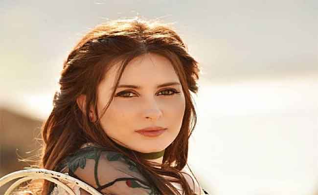 كنزة مرسلي تنتزع لقب أفضل فنانة شابة في الشرق الأوسط…