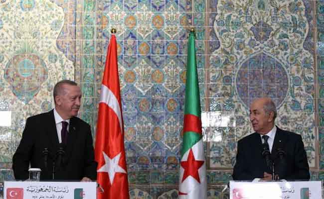 رئيس الجمهورية يتلقى تهاني عيد الفطر المبارك من نظيره التركي