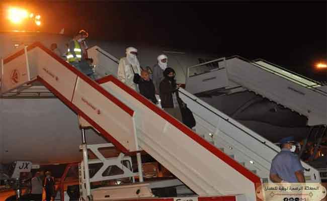 وصول 233 مواطنا جزائريا كانوا عالقين في المغرب إلى أرض الوطن