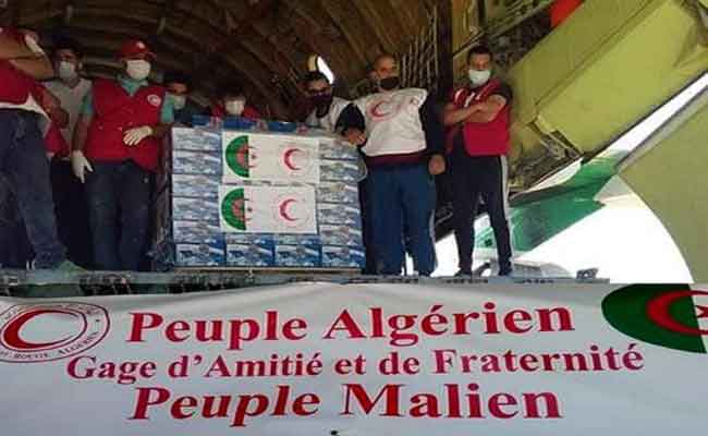 شحن طائرات عسكرية ببوفاريك بالبليدة ب90 طنا من المساعدات الانسانية موجهة لمالي