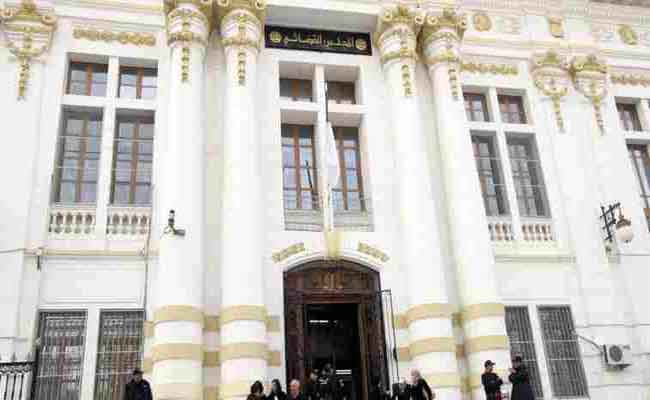 محكمة قسنطينة تصدر أحكامها في حق عون مهني و شركائه تورطوا في في سرقة أقنعة جراحية