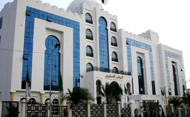 المجلس الدستوري يرفع مقترحاته لمشروع تعديل الدستور لرئيس الجمهورية