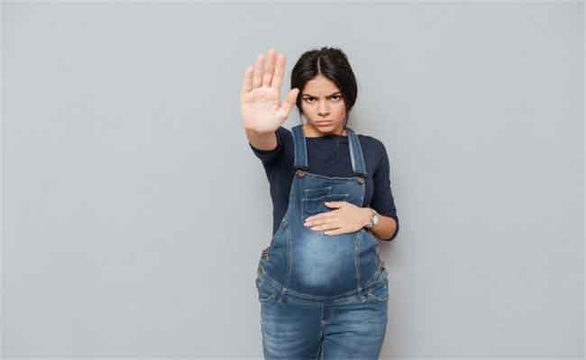 أضرار يمكن أن يسببها استخدام الفلاش على صحتكِ خلال الحمل…!