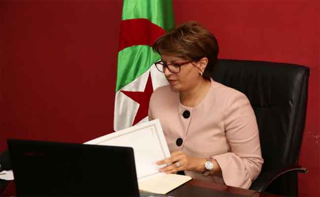 وزيرة الثقافة و الفنون تشرف على تنصيب الأعضاء الجدد للمجلس الوطني للآداب والفنون